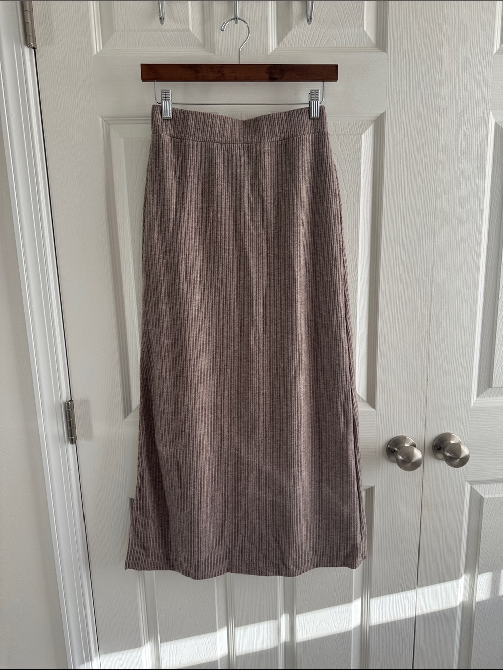 HALARA Ribbed Maxi Skirt in Taupe Brown/Light Grey